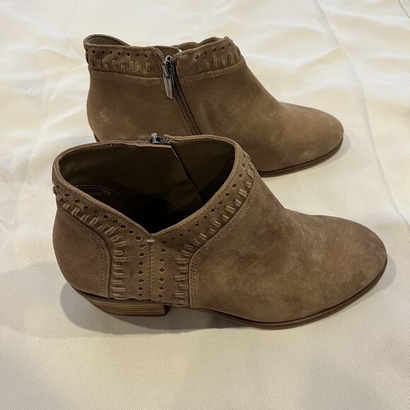 Vince Camuto Booties Womens Size 6W Tuscan Taupe Suede Parrla Cutout Ankle Boots - Picture 1 of 13